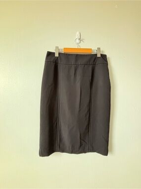 Hobbs London - Classic Black Pencil Skirt — Women's Professional Staple